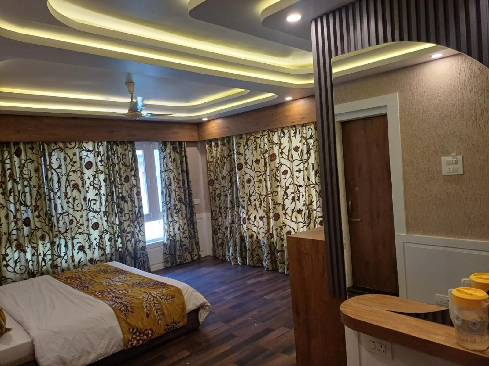Hotel Manora Palace Srīnagar Екстериор снимка