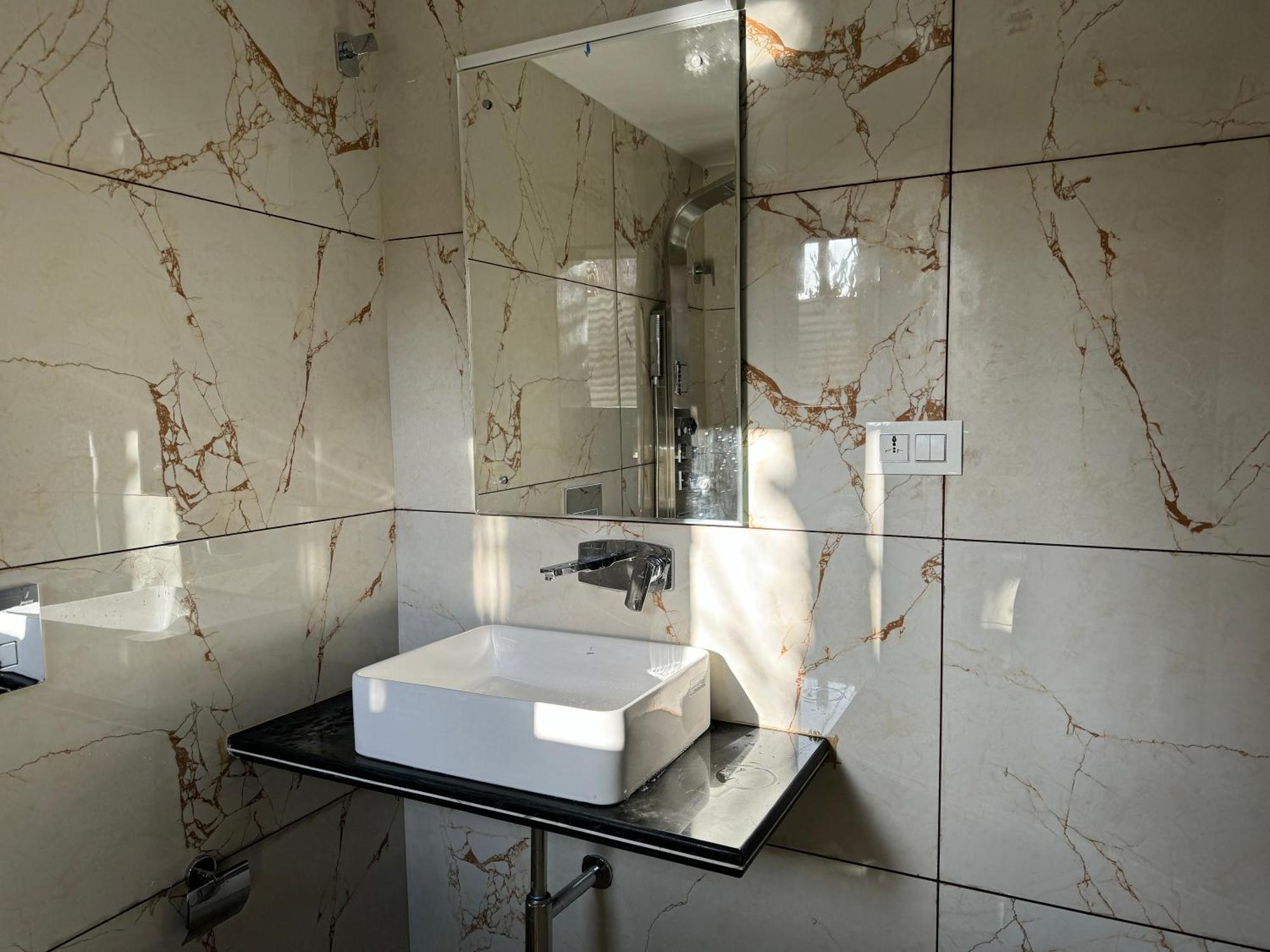 Hotel Manora Palace Srīnagar Екстериор снимка