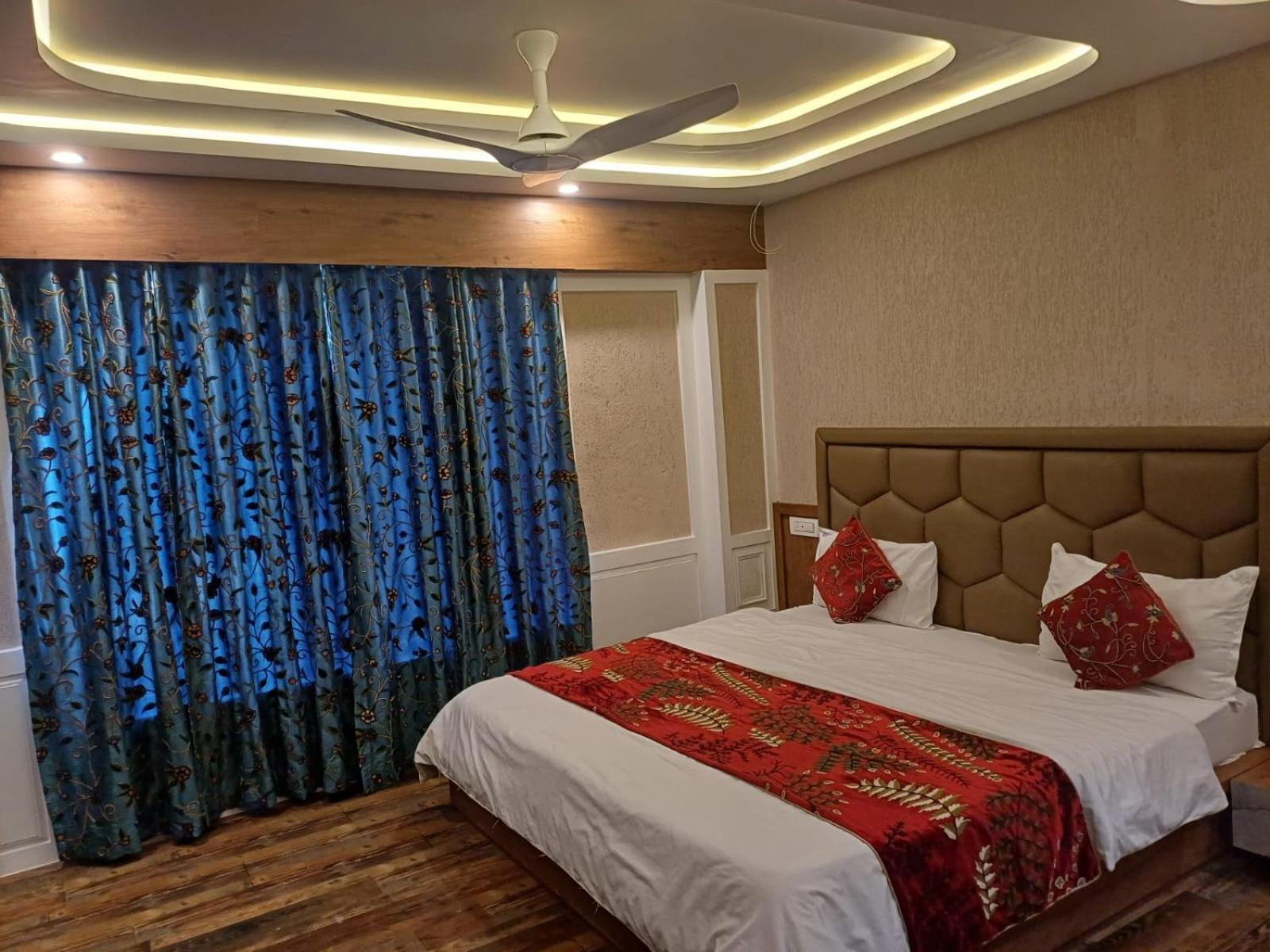 Hotel Manora Palace Srīnagar Екстериор снимка